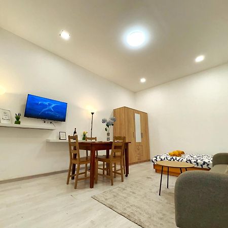 Central Private Apartment-7Pax Budapest Eksteriør billede