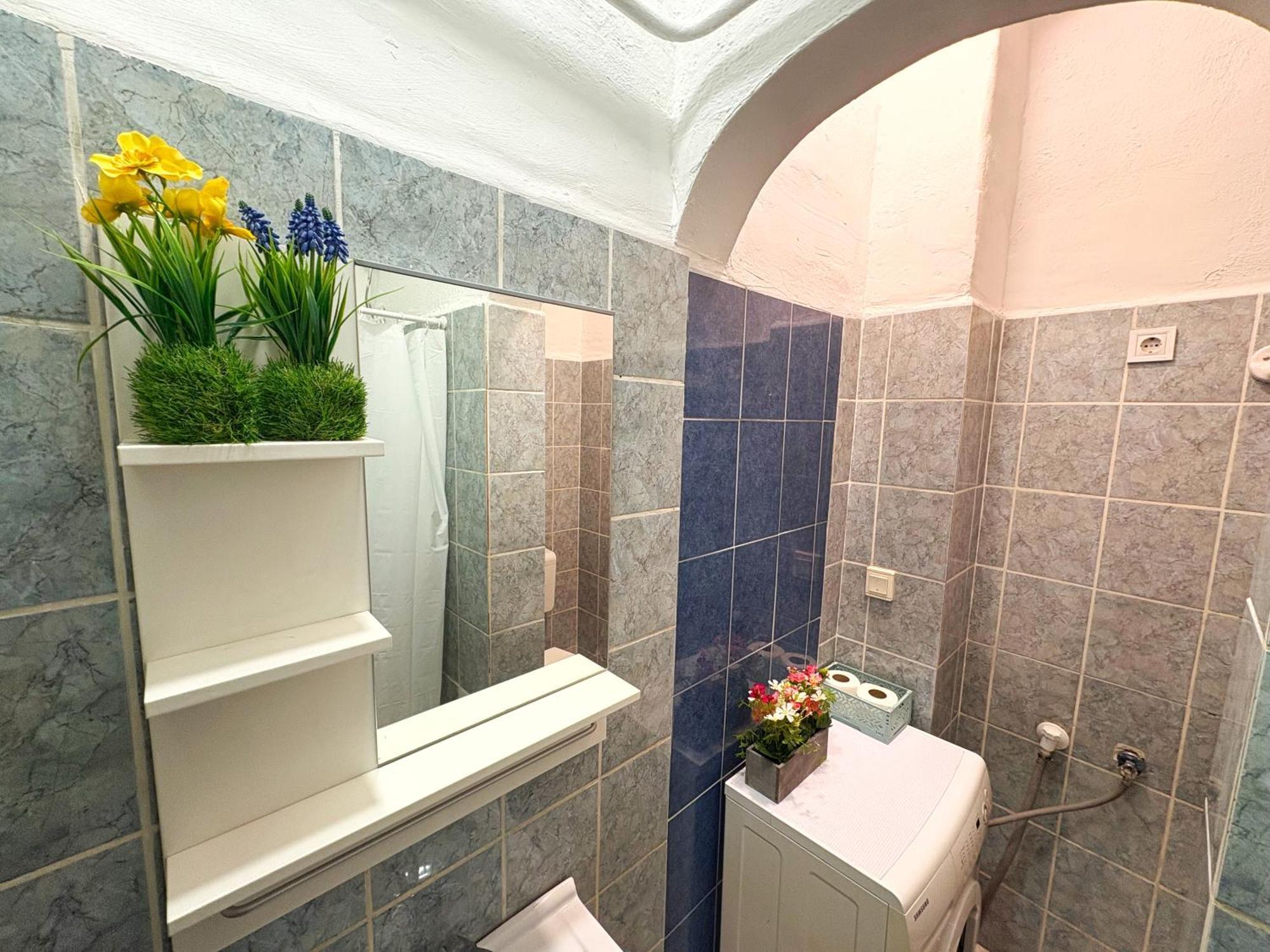 Central Private Apartment-7Pax Budapest Eksteriør billede