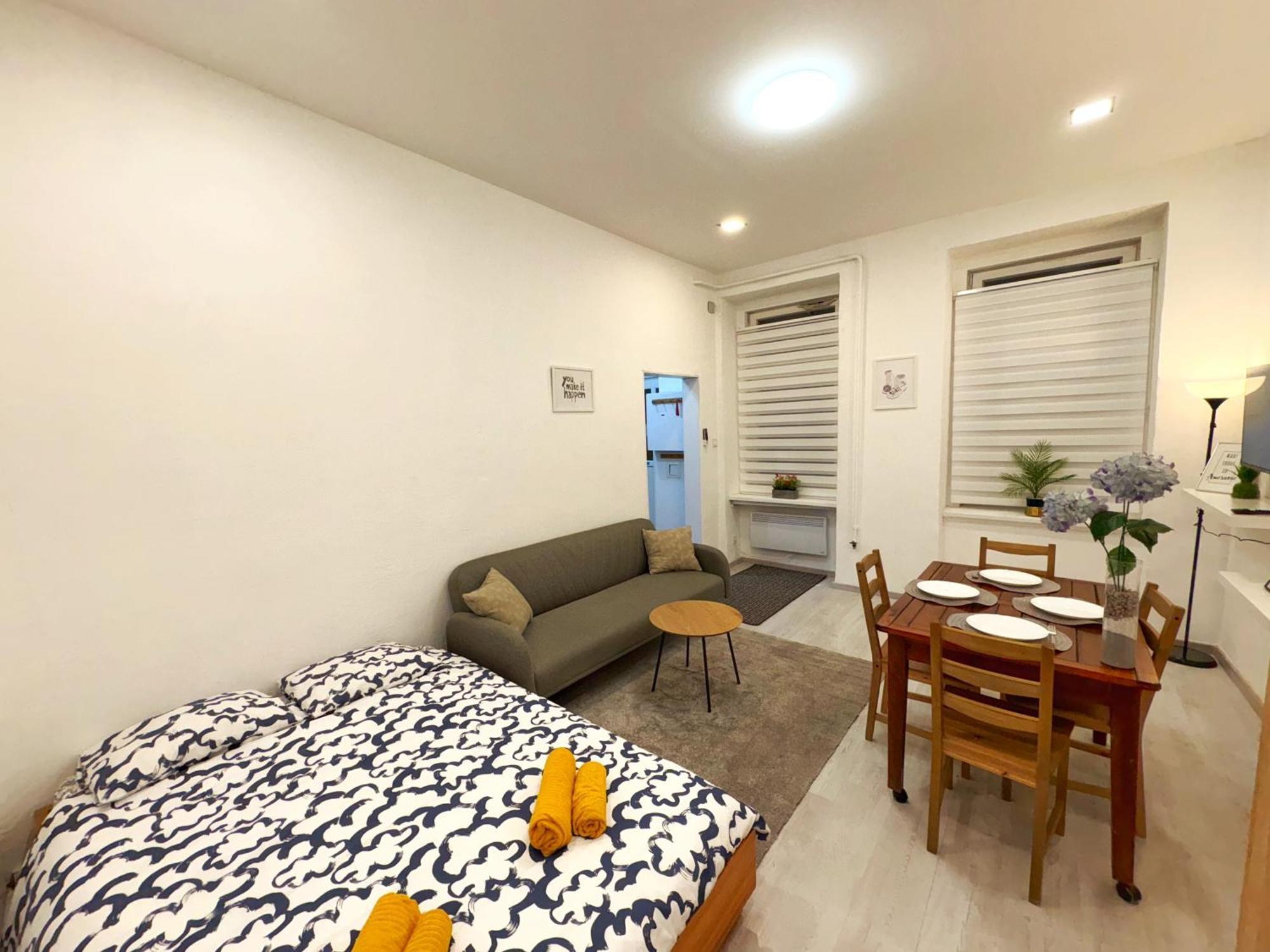 Central Private Apartment-7Pax Budapest Eksteriør billede